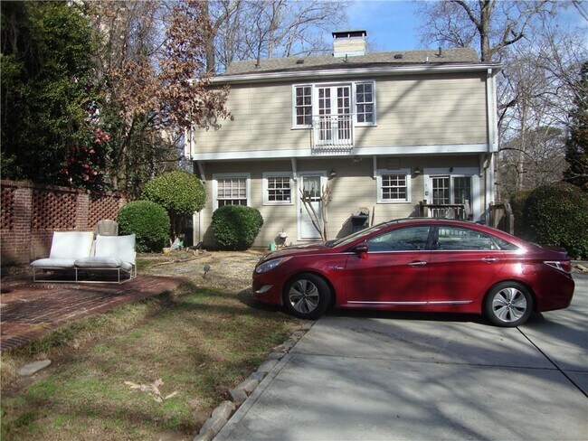 3644 Kingsboro Rd NE