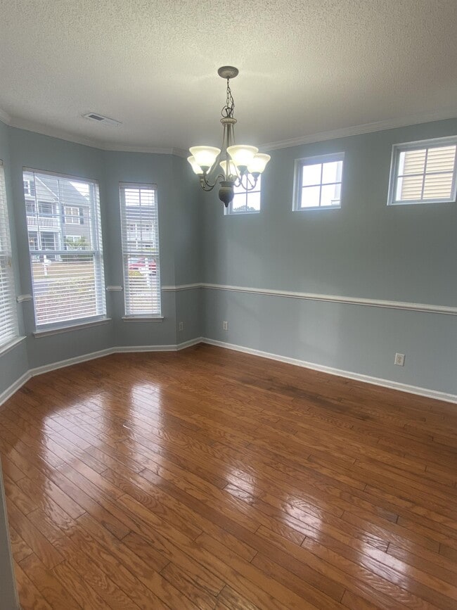 Photo - 421 Emerson Dr