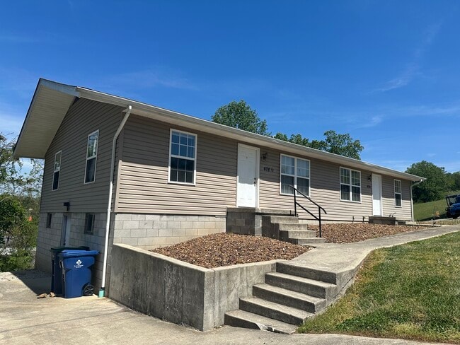 Building Photo - 404 Catron St