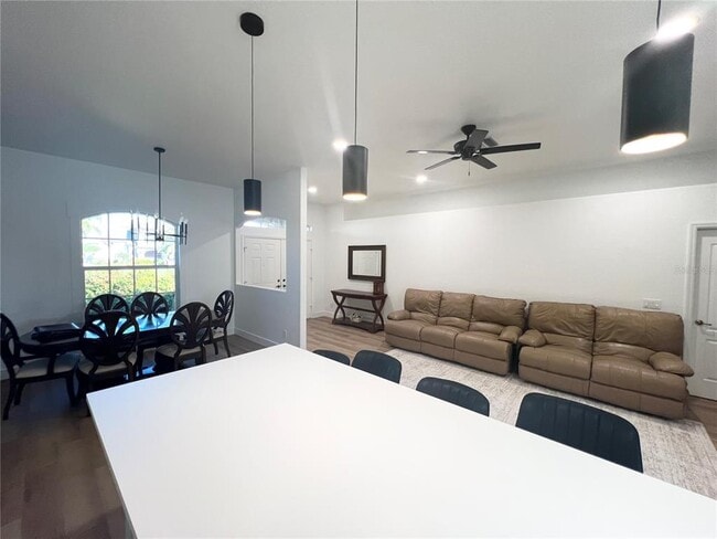 Photo - 255 Medalist Rd