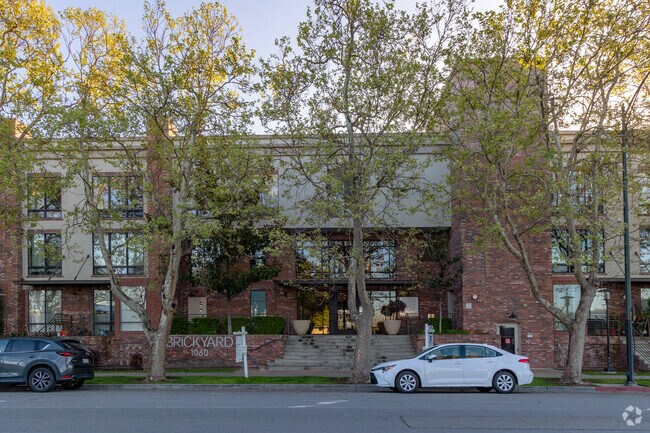 Edificio 1060 S 3rd St - Brickyard Place