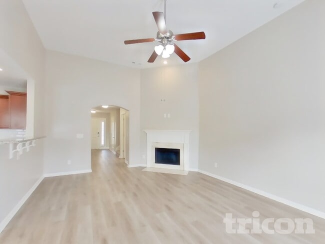 1040 Lindyn Lee Wy