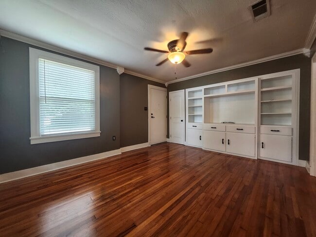 Photo - 1714 College Dr