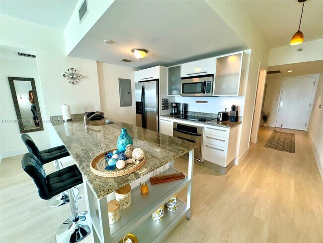 Photo - 185 SW 7th St Unidad 1402