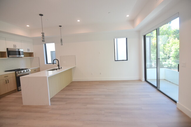 Photo - 4541 Tujunga Ave Townhome