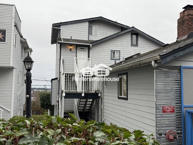Building Photo - 6514 Phinney Ave N