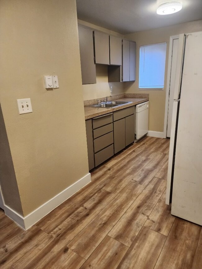 Photo - 2808 E Everett Ave