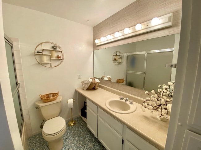 Photo - 1911 E Broadway St