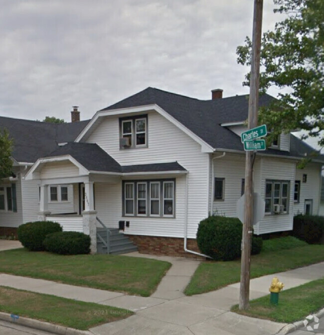 Building Photo - 2803 Charles St - Lower Rental