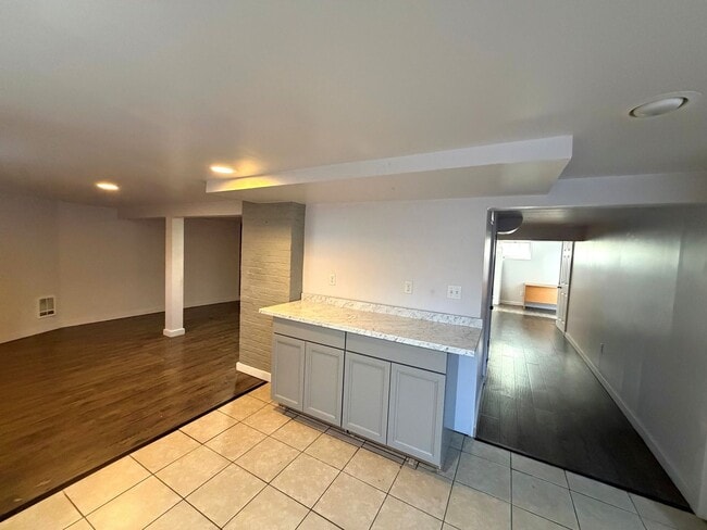 Building Photo - 1802 Cedar St Unit Basement
