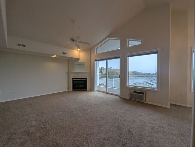 Photo - 2bd/2ba Edmonds Condo Unit B302