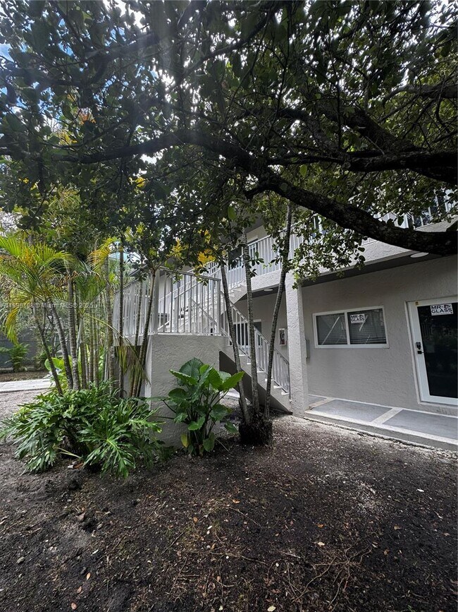 Photo - 1460 SW 24th Ct Unit 3