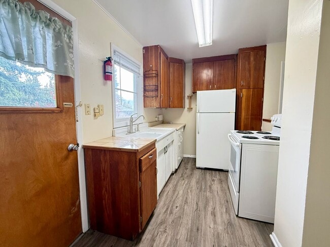 Photo - 502 F Ave