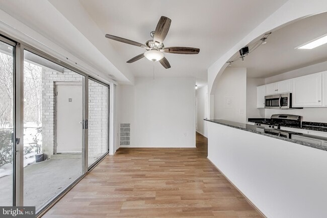 Photo - 12307 Braxfield Ct Unidad 5