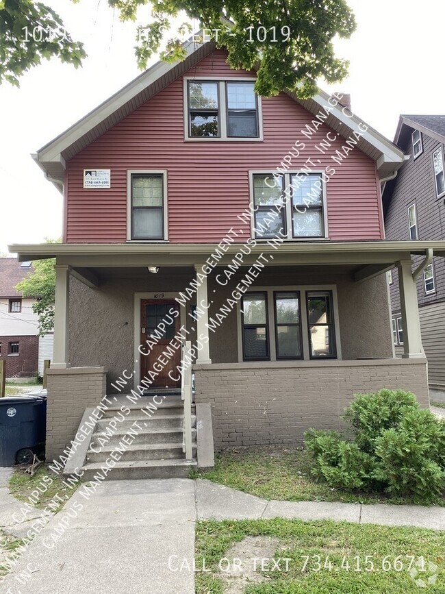 Building Photo - 6 very spacious bedrooms south of Hill St. Rental