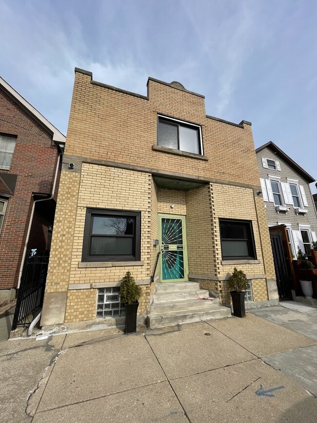 Building Photo - 1831 S Laflin St