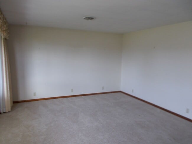 Photo - Spacious & Beautifully Maintained 3-Bedroom Home – North of Richmond