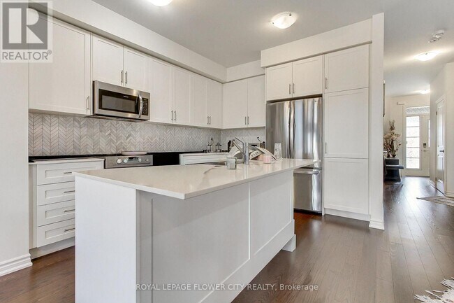 Photo - 453 Bergamot Ave