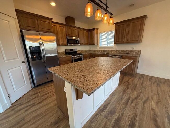 Photo - 4 Bed/2.5 Bath Single Family Home in SE Bend