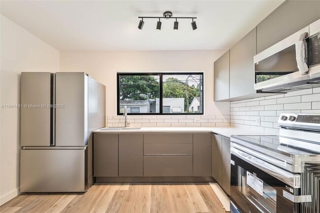 Building Photo - 25 NW 78th St Unit 1 Rental
