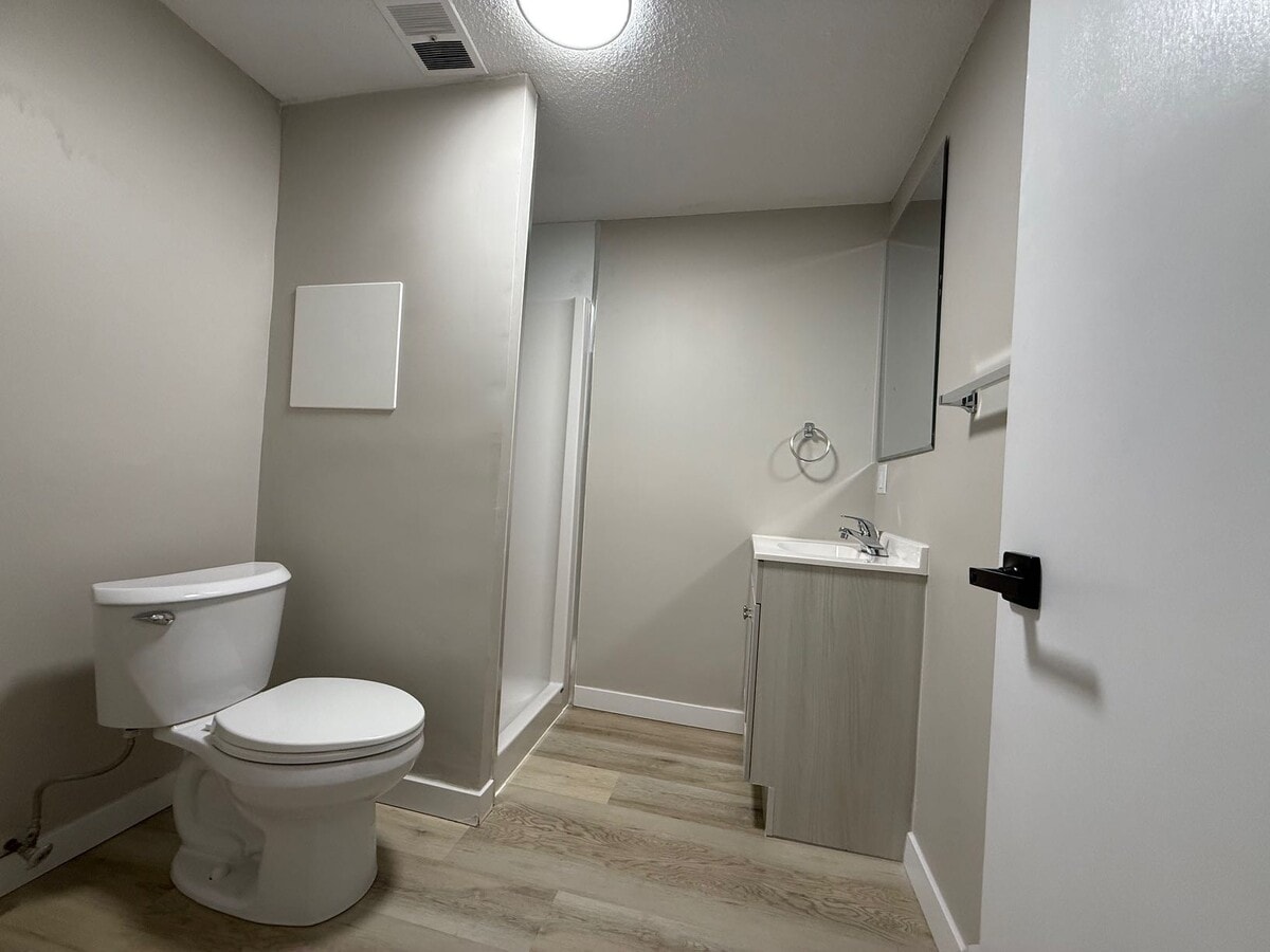 0 Bed 1 Bath Unit in Edmonton, AB - 0 Bed 1 Bath Unit in Edmonton, AB Unité 2