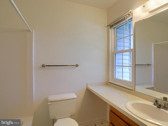 Photo - 1068 W Foxcroft Dr