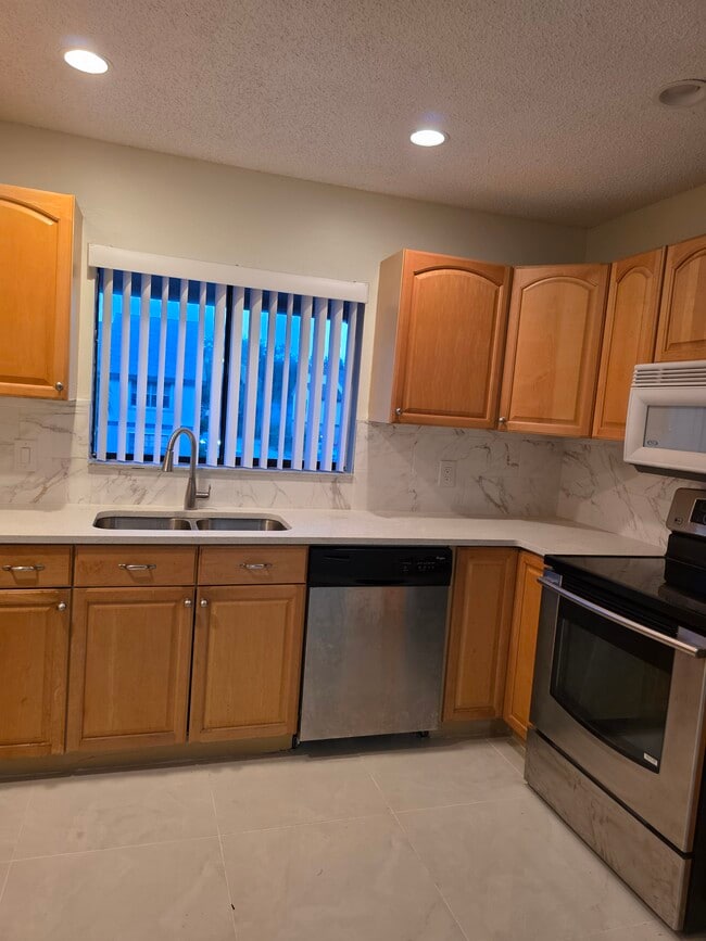 Building Photo - 1611 Cabot Ln Unit C2 Rental