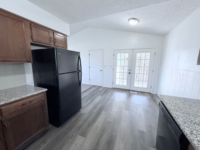 Photo - 2 bed and 2 bonus rooms!!