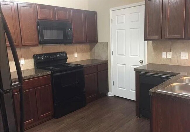 Photo - 1004 Drover's Cove