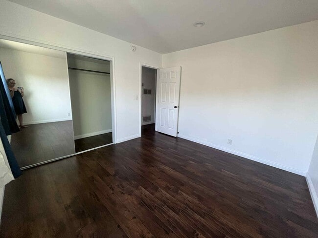 Photo - 3552 Whiteside St