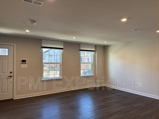 Photo - 5609 Greenpoint Ln