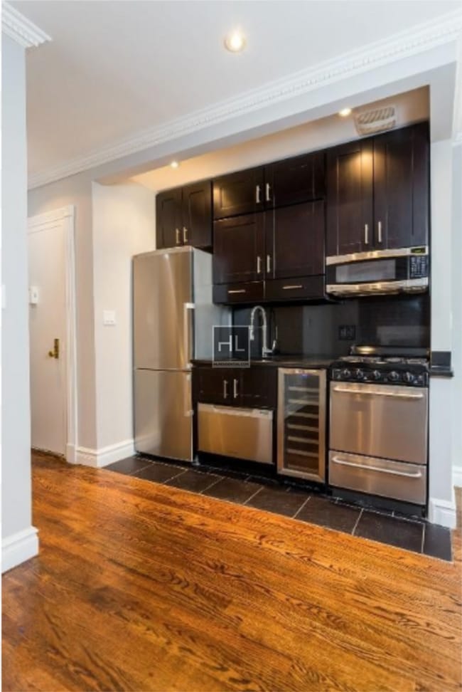 Photo - Mott Street Unit 017