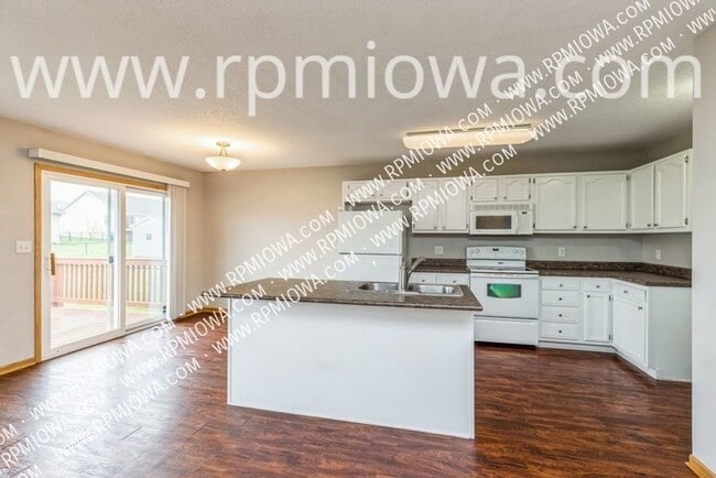 Photo - 908 SW 47th Cir