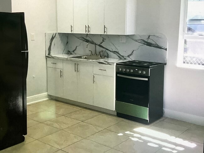 405 SW 5th St Unidad 405 Rear