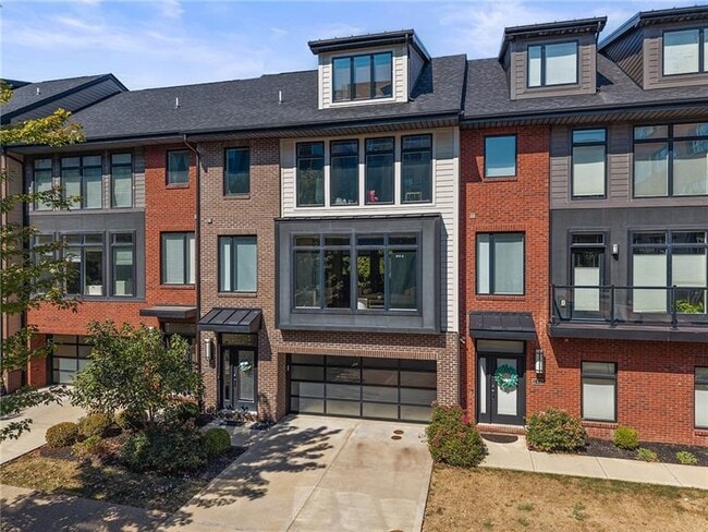 Photo - 148 Reizenstein Way