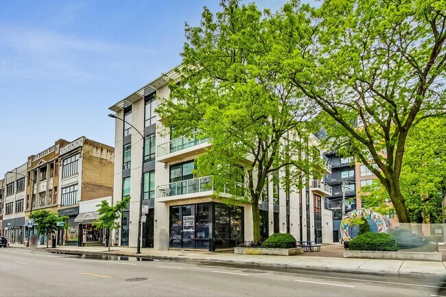 1258 N Milwaukee Ave  