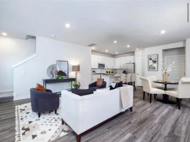 Photo - 2712 Fordham St