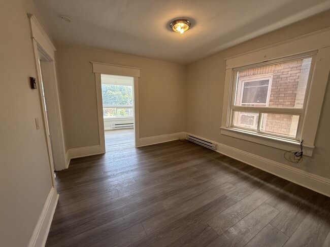 Photo - 166 Sydenham St