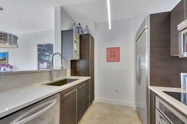 Photo - 550 Okeechobee Blvd