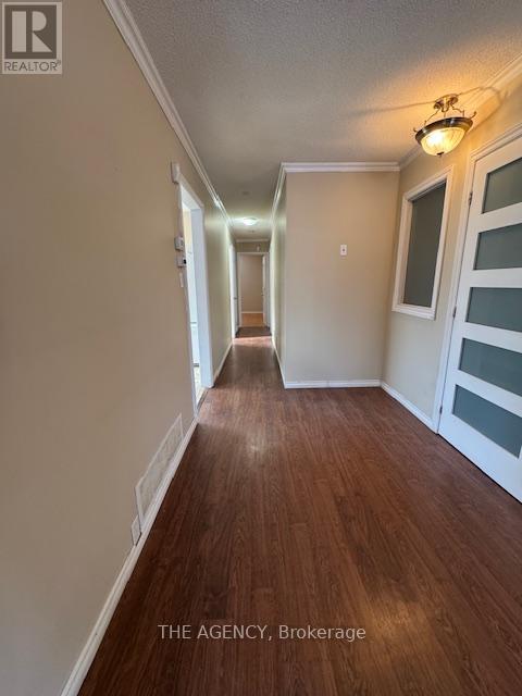 Photo - 63 Centre St E