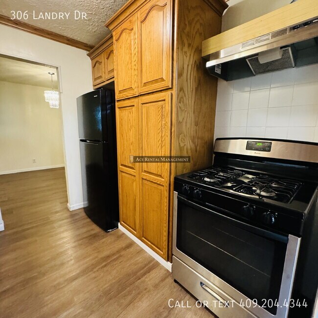 306 Landry Dr