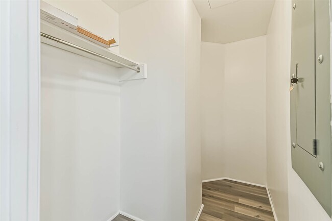 Photo - 14 Greenway Plz Unit 15N