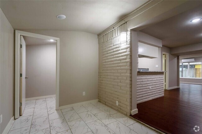 Building Photo - 11927 Beechnut St Rental