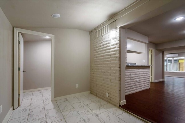 Photo - 11927 Beechnut St Condo