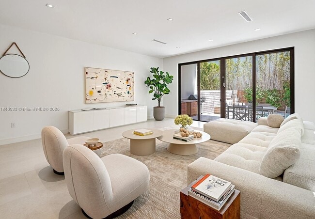 Photo - 2984 Coconut Ave