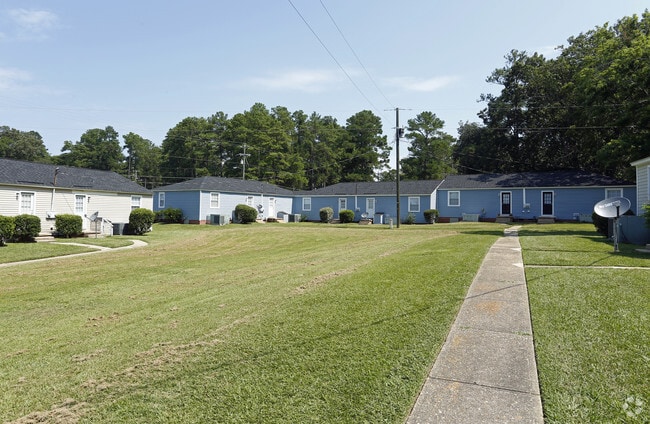 Photo - Cottages on Elm Apartments