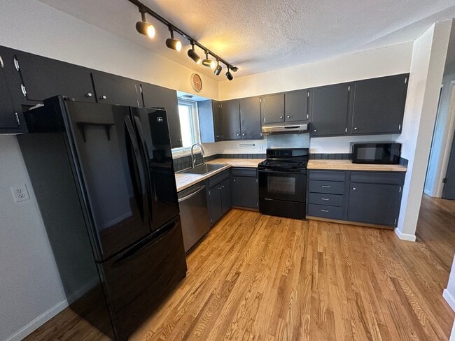 Photo - South Boulder Gem: 3 Bed, 2 Bath with Stunning Flatiron Views & Hardwood Flooring throughout!