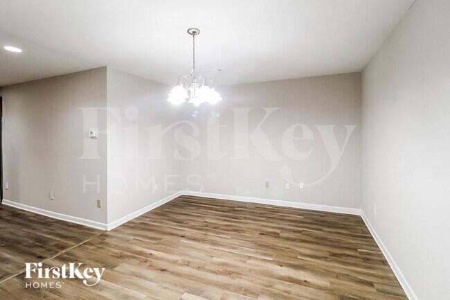 Photo - 2483 Kings Park Cir