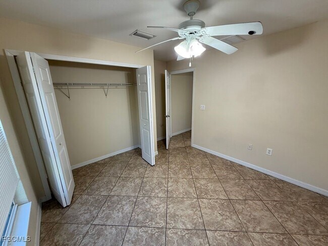 Photo - 919 Berg St E