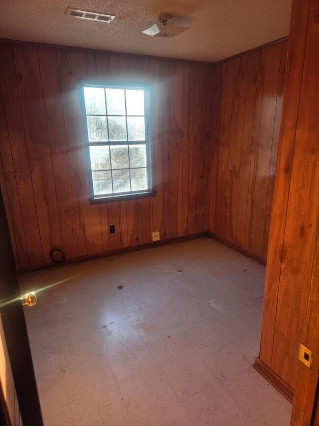 Photo - 187 Land Ave